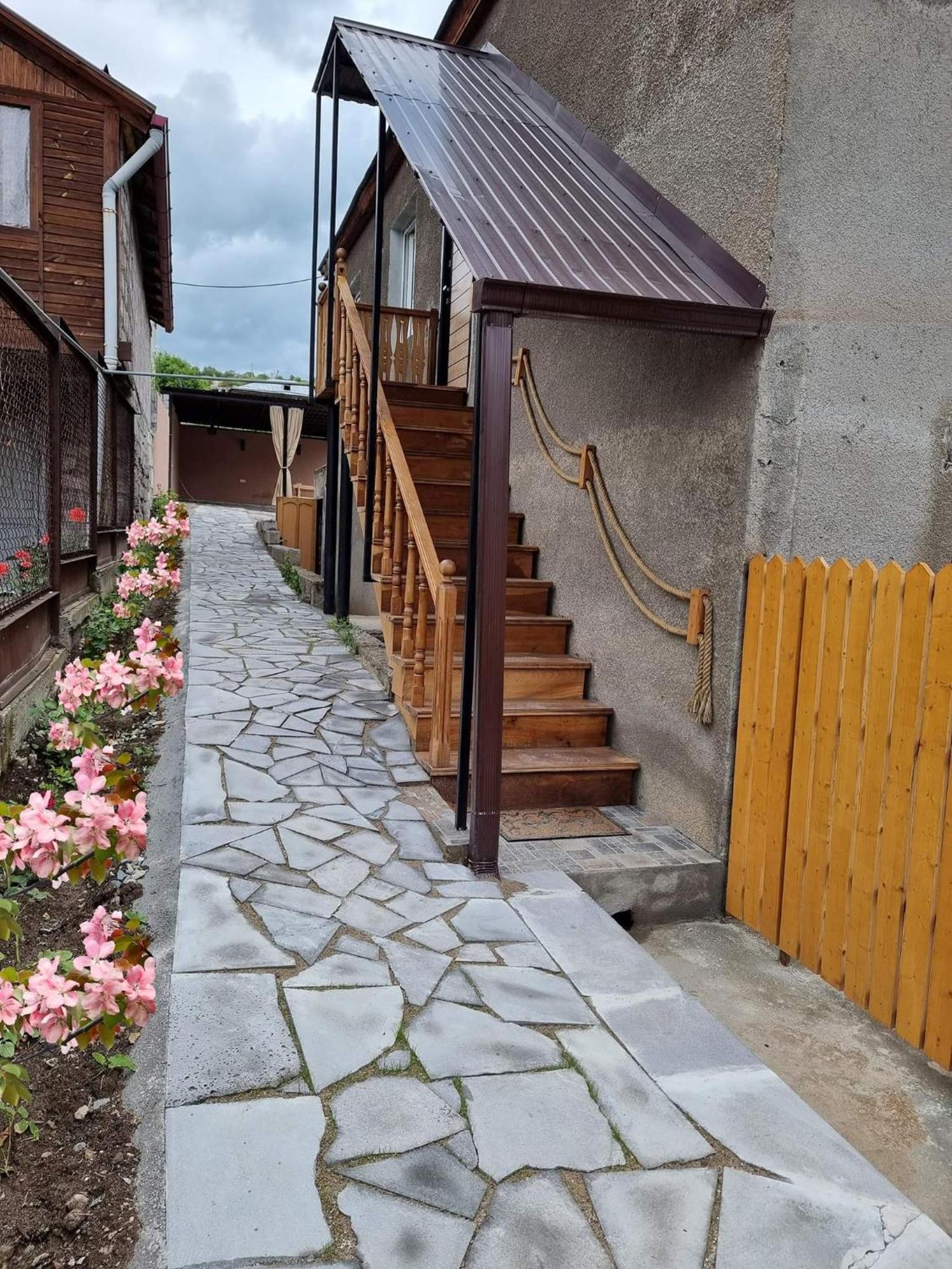 New Horizons , Apartment With 5 Bedrooms, Whole Apartment, Апартмент Целиком Dilican Dış mekan fotoğraf